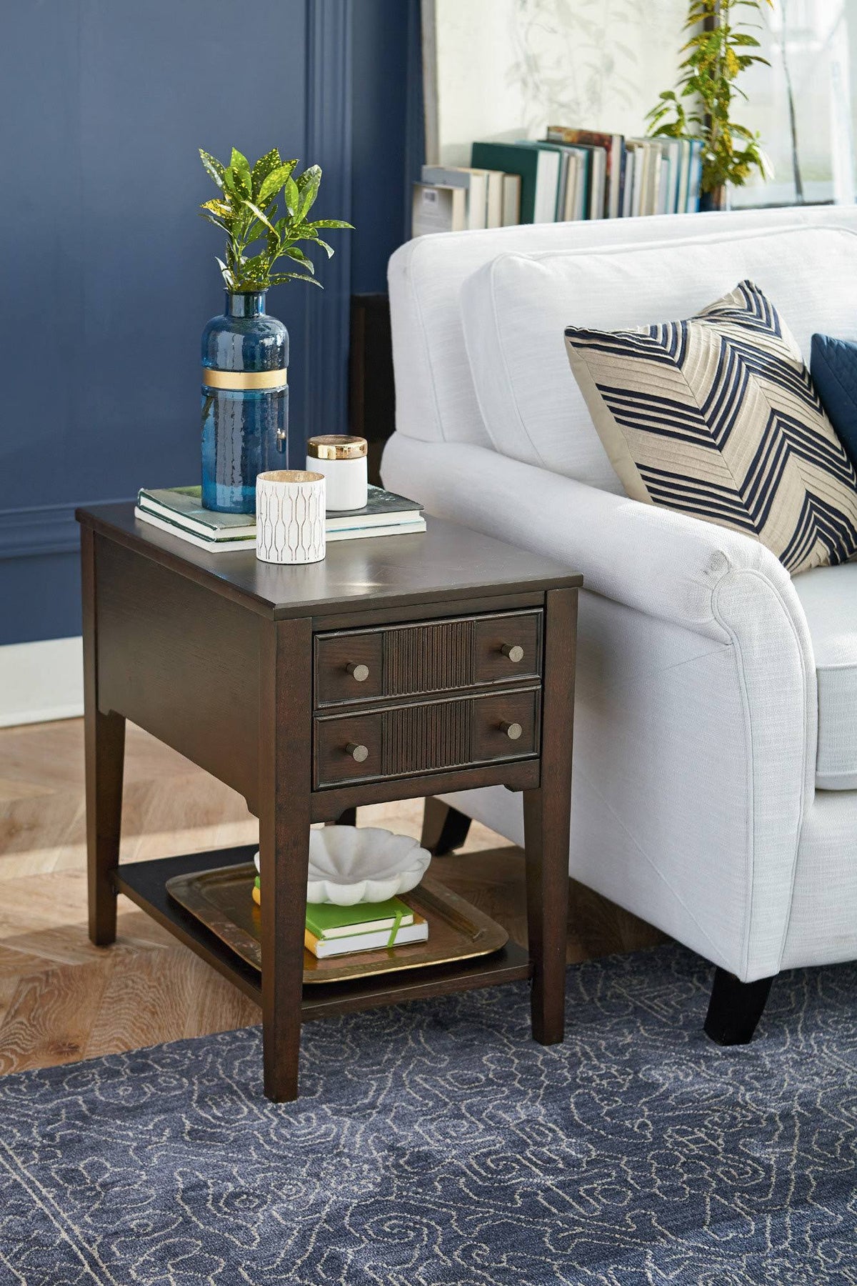 Warm Espresso Chairside Table I563