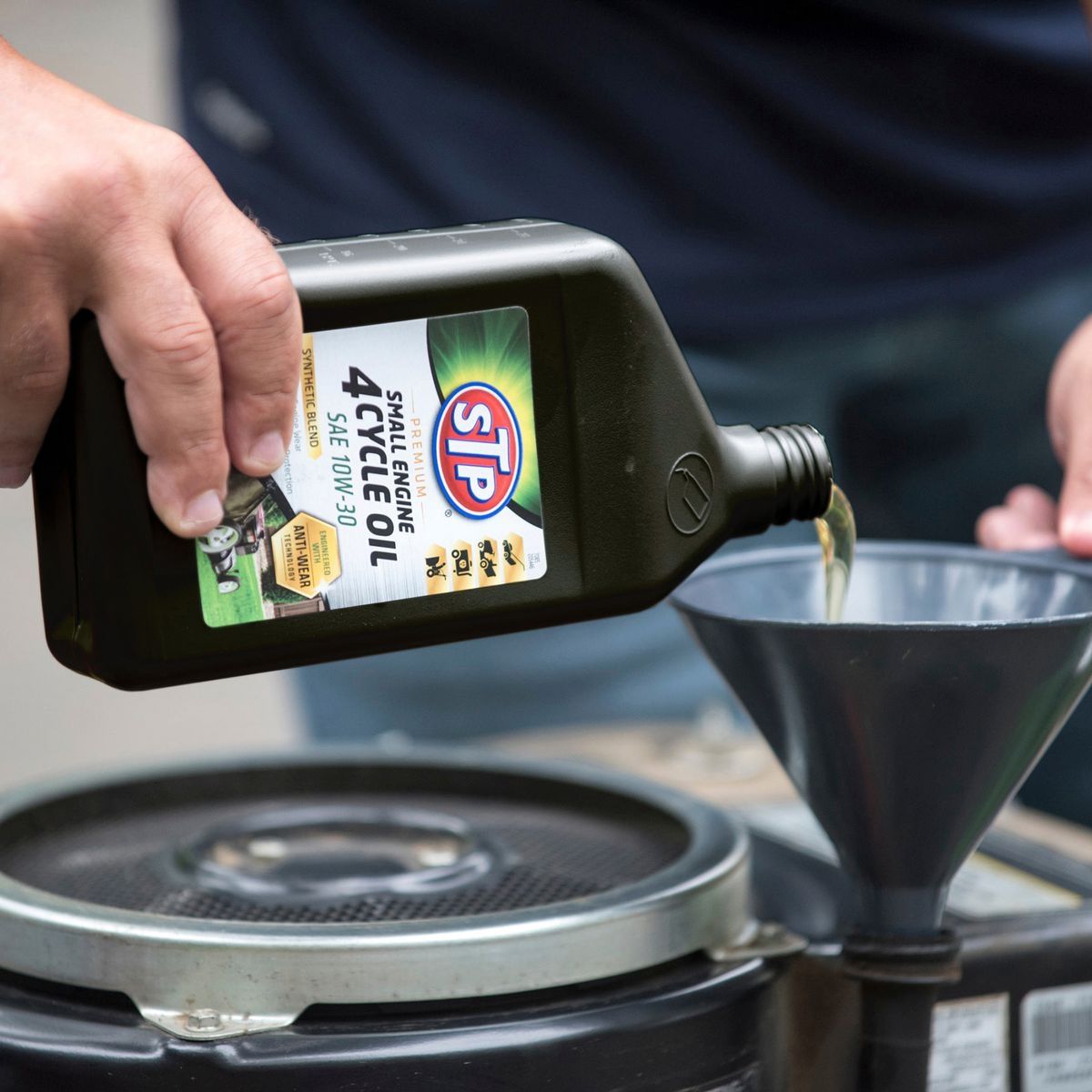 32 oz Four-Cycle Oil SAE 10W-30 S4977